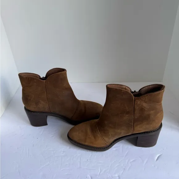 Clarks Collection Leather Healed Ankle Boots Scene Zip Dark Tan. Size 7