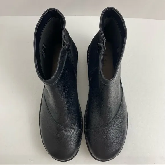 Clarks Collection size 11 Michela Petal Black Leather Ankle Boots