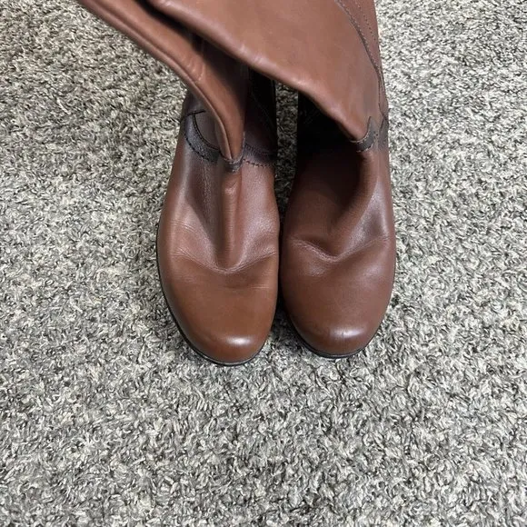Clarks INGALLS VICKY 2 Tall Brown Leather Riding Boots Women’s Size 8.5 W Heeled