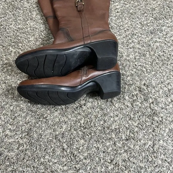 Clarks INGALLS VICKY 2 Tall Brown Leather Riding Boots Women’s Size 8.5 W Heeled