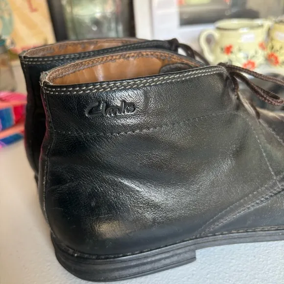 Clarks Men’s 10 Black Chukka Boots with Leather Finish Lace Up