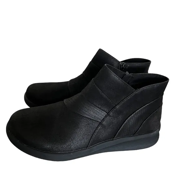 Clarks NWOT Cloudsteppers Sillian 2.0 Rise Ankle Boots In Black Size 10