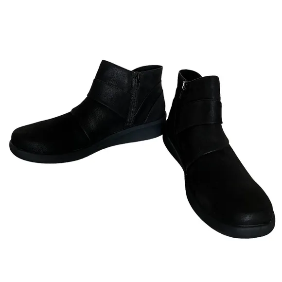 Clarks NWOT Cloudsteppers Sillian 2.0 Rise Ankle Boots In Black Size 10