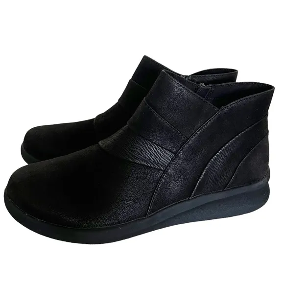 Clarks NWOT Cloudsteppers Sillian 2.0 Rise Ankle Boots In Black Size 10