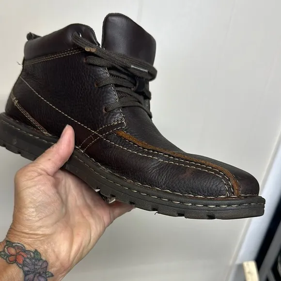 Clarks Vanek Brown Chukka Boots with Rugged Design