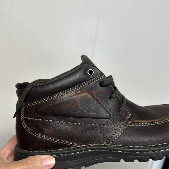 Clarks Vanek Brown Chukka Boots with Rugged Design