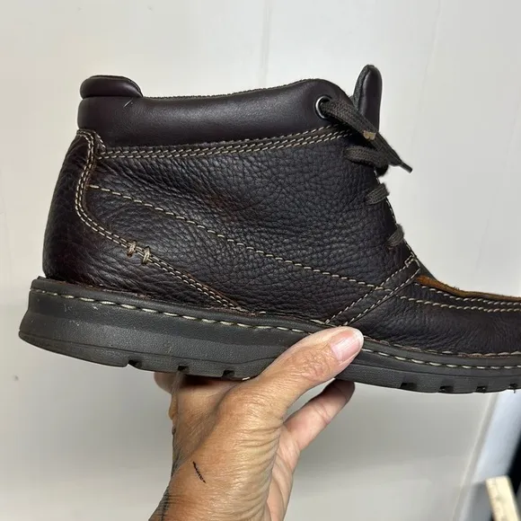 Clarks Vanek Brown Chukka Boots with Rugged Design