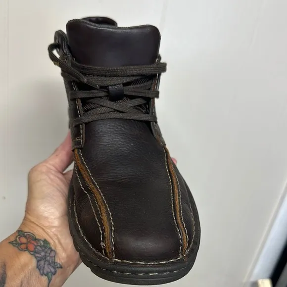 Clarks Vanek Brown Chukka Boots with Rugged Design