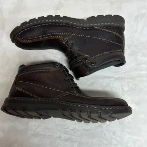 Clarks Vanek Brown Chukka Boots with Rugged Design