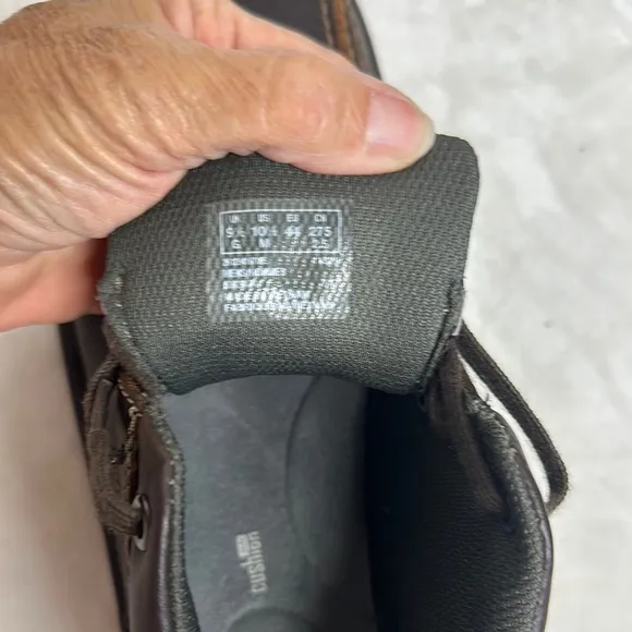 Clarks Vanek Brown Chukka Boots with Rugged Design