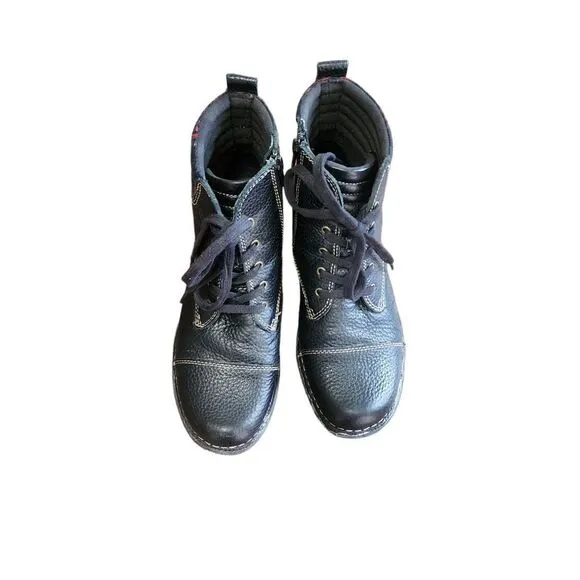 Clarks Whistle Bea boots black pebble leather sz 7