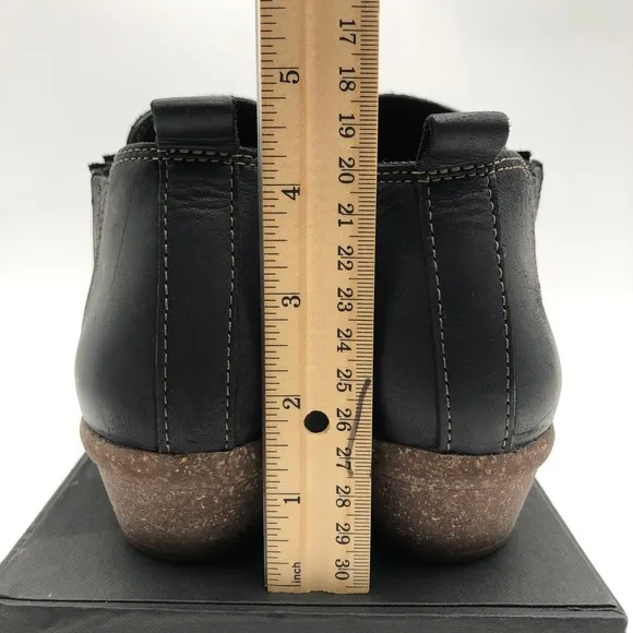 Clarks Wilrose Jade Boots Women's Sz 8 W Low Heel Chelsea Shootie Black Leather