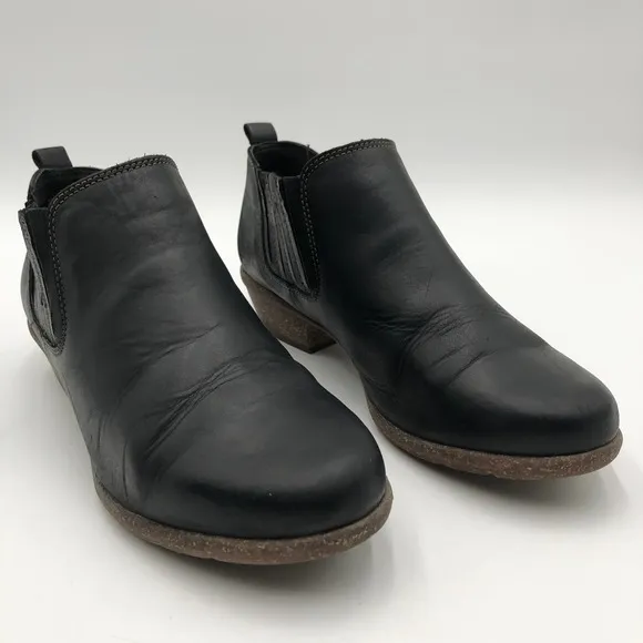 Clarks Wilrose Jade Boots Women's Sz 8 W Low Heel Chelsea Shootie Black Leather