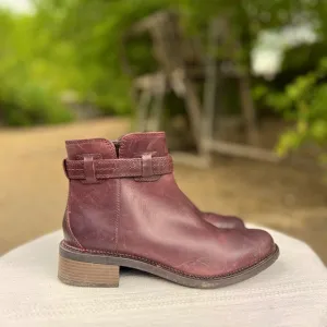 Clarks Women Leather Ankle Boots Size 8.5