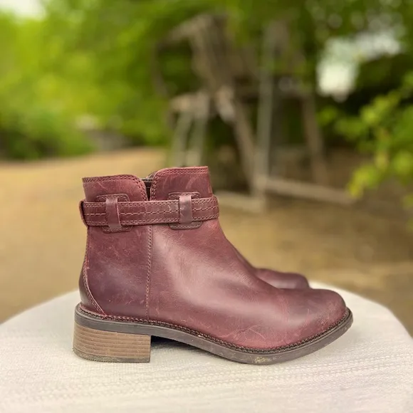 Clarks Women Leather Ankle Boots Size 8.5