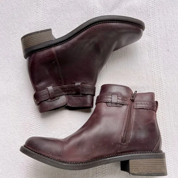 Clarks Women Leather Ankle Boots Size 8.5