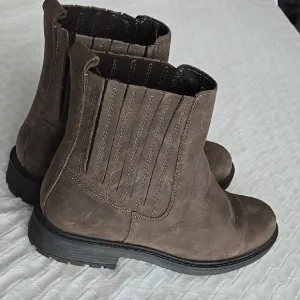 Clarks Women's Brown Ankle Boots