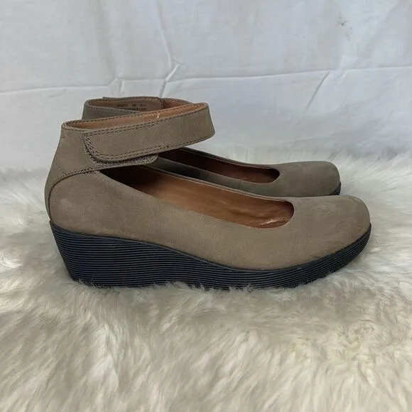Clarks Claribel Fame Brown Suede Ankle Strap Wedge Shoes Sz 6 WIDE WIDTH
