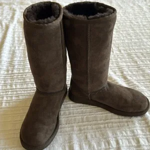 Classic Tall Uggs Boots sz 6