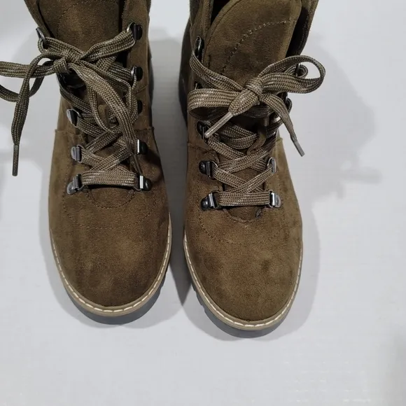 Cliffs By White Mountain Sabine Lace up Boots Size 10