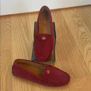 Coach Rasberry Amber Suede Loafers with Metallic Emblem brand new unworn size 11