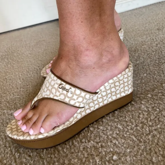 Coach sandals color cream and brown