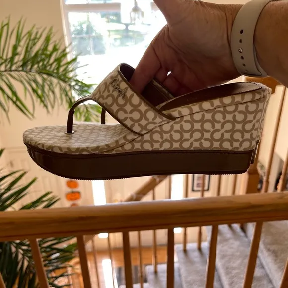 Coach sandals color cream and brown