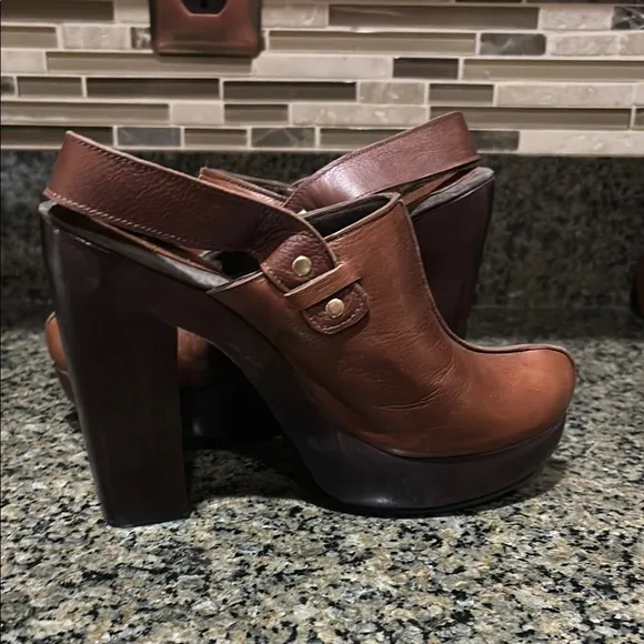 Colleen Cordero Brown Leather Women's Heeled mules