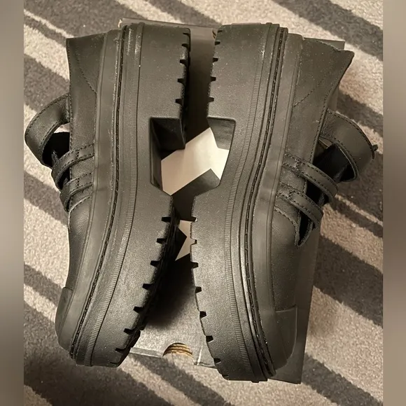 Converse Black Leather Platform Buckle Mary Jane Shoes