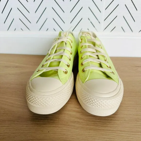 ⭐Converse Chuck Taylor All Star Lift Platform Sz 9 Women's Shoes Green A09913F