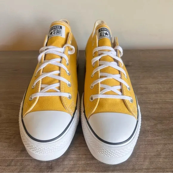 CONVERSE Chuck Taylor All Star Lift Platform Women’s Low Top Shoes Size 10