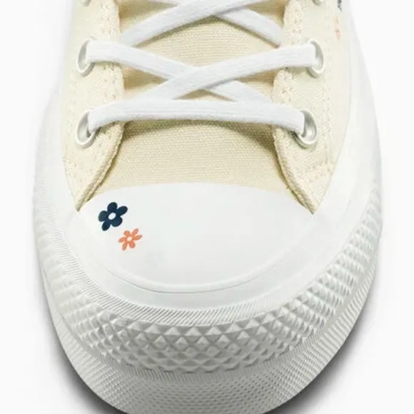 Converse Lift Platform Petite Petals High top shoes light dune women’s 7.5