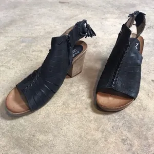 COPY - Worn twice Size 41 Miz Mooz New York City Maddie Heeled Sandals Black