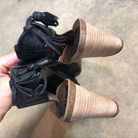 COPY - Worn twice Size 41 Miz Mooz New York City Maddie Heeled Sandals Black
