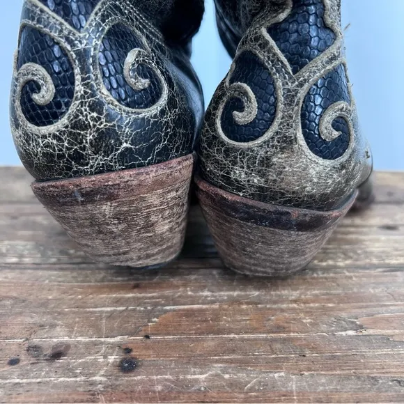 Corral C2108 Black Distressed Embroidered Lizard Inlay Snip Toe Cowboy Boots