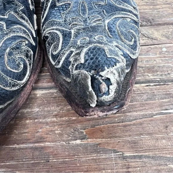 Corral C2108 Black Distressed Embroidered Lizard Inlay Snip Toe Cowboy Boots