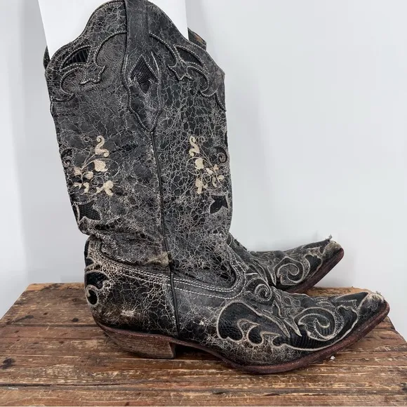 Corral C2108 Black Distressed Embroidered Lizard Inlay Snip Toe Cowboy Boots