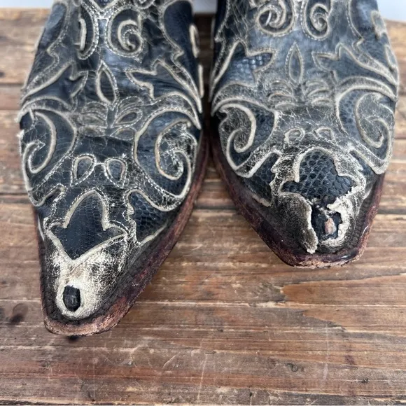 Corral C2108 Black Distressed Embroidered Lizard Inlay Snip Toe Cowboy Boots