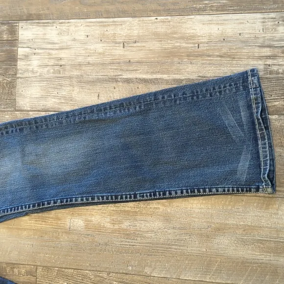 COWGIRL TUFF &quot;Blue Victory&quot; bootcut horseback riding jeans med wash sz 27x33 euc