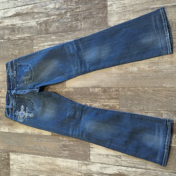 COWGIRL TUFF &quot;Blue Victory&quot; bootcut horseback riding jeans med wash sz 27x33 euc