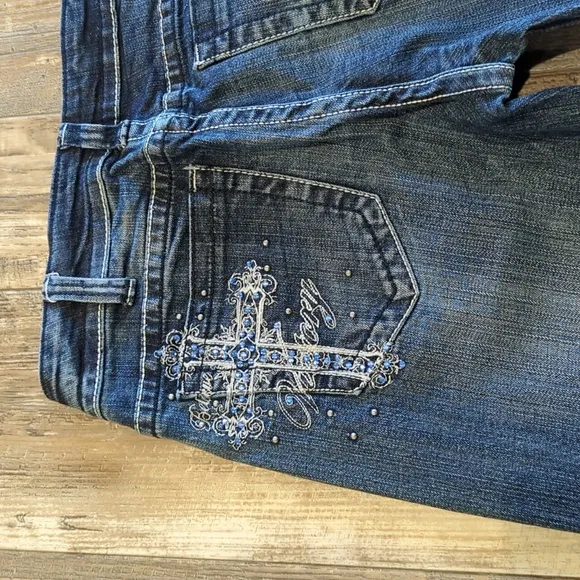 COWGIRL TUFF &quot;Blue Victory&quot; bootcut horseback riding jeans med wash sz 27x33 euc