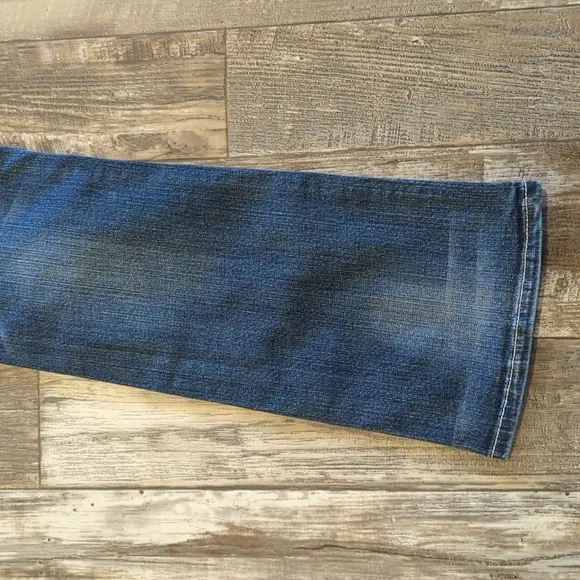 COWGIRL TUFF &quot;Blue Victory&quot; bootcut horseback riding jeans med wash sz 27x33 euc