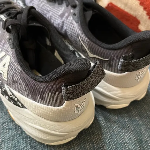 Current Hoka Men’s Speedgoat 6 Black and Gray Stardust Running Shoes 7.5 D