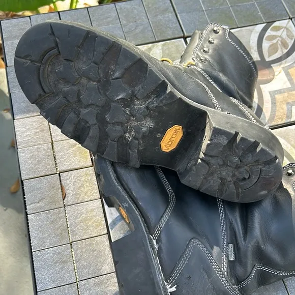 Danger work boots, soft toes and very good condition