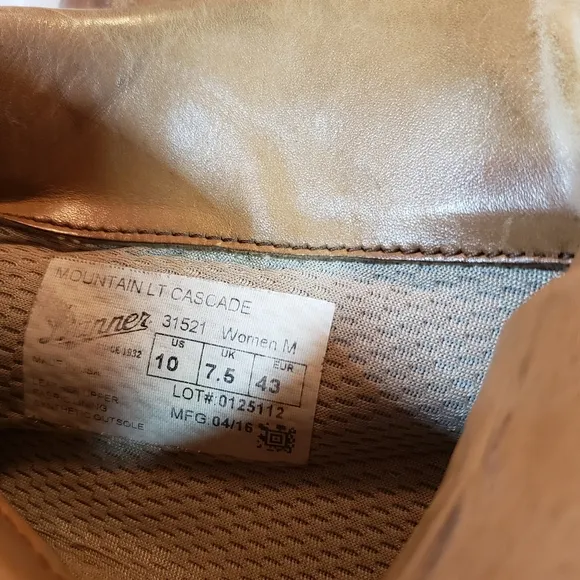 Danner Women's 10 Mountain light cascade boots Hiking Outdoors 31521 USA Flaws