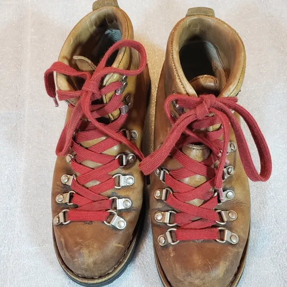 Danner Women's 10 Mountain light cascade boots Hiking Outdoors 31521 USA Flaws