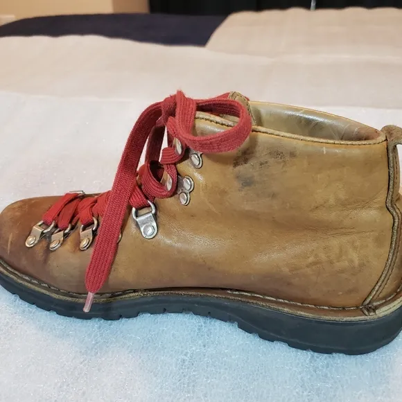 Danner Women's 10 Mountain light cascade boots Hiking Outdoors 31521 USA Flaws