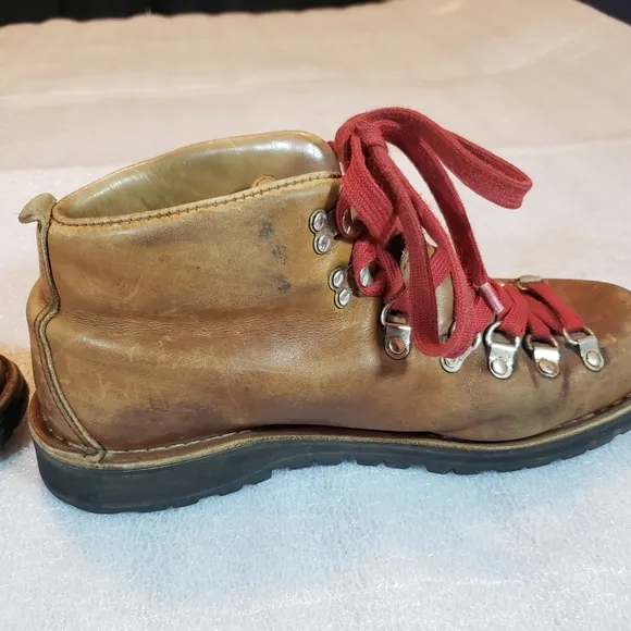 Danner Women's 10 Mountain light cascade boots Hiking Outdoors 31521 USA Flaws