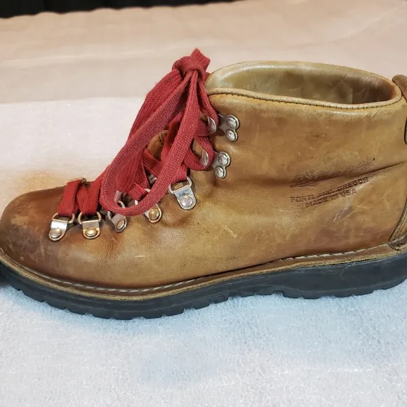 Danner Women's 10 Mountain light cascade boots Hiking Outdoors 31521 USA Flaws