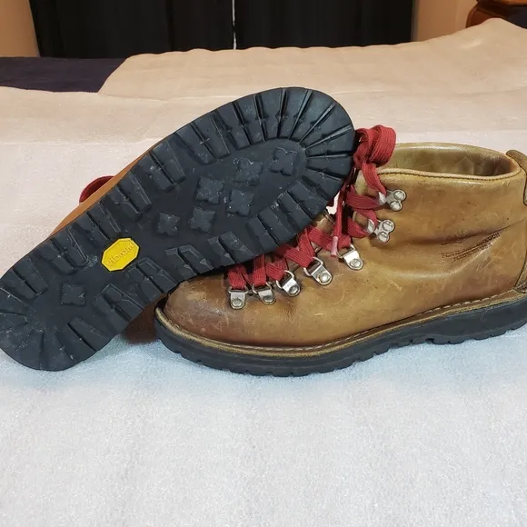 Danner Women's 10 Mountain light cascade boots Hiking Outdoors 31521 USA Flaws
